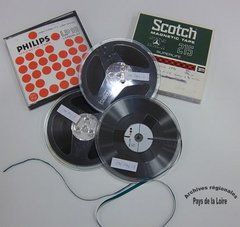 Bandes magnétiques utilisées pour enregistrer les réunions du Conseil régional en 1974.