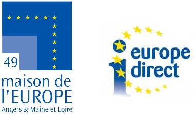 Carré bleu avec des étoiles jaunes avec l'inscription : "49, Maison de l'Europe Angers et Maine et Loire". A droite de ce logo se trouve un autre logo avec un "i" majuscule entouré d'étoiles et l'inscription "Europe Directe"