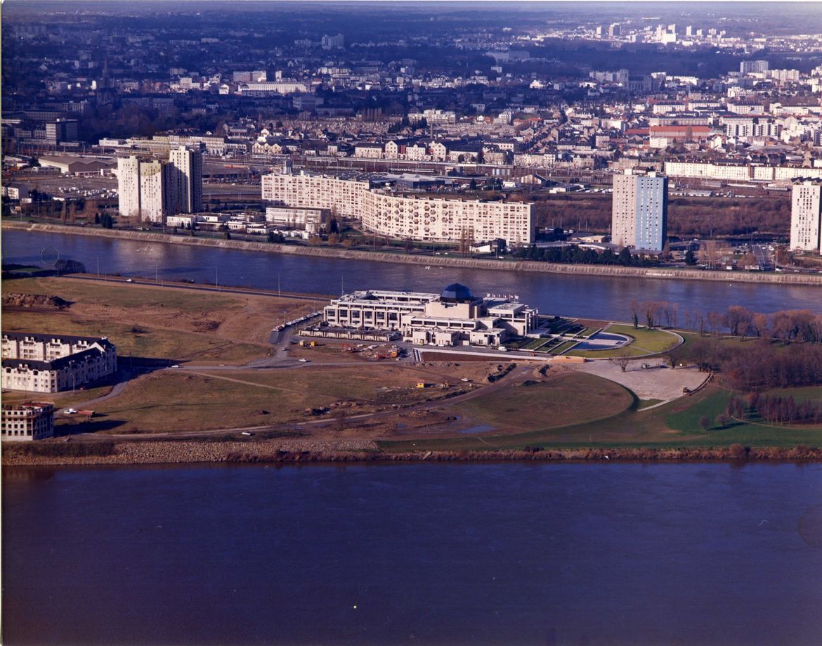 Hôtel de région construit