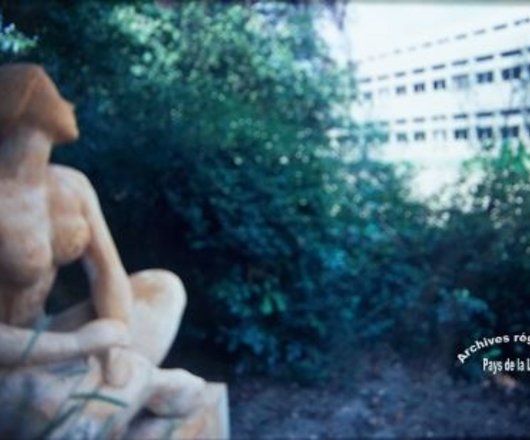 Sculpture de jardin (« Sérénité ») réalisée en 1975 par Jean-Claude Taburet pour le lycée Douanier Rousseau de Laval : photographiée ici vers 1991 (phot. Kyriazis).