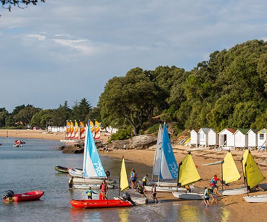 Petits voiliers sur la plage de Noirmoutier