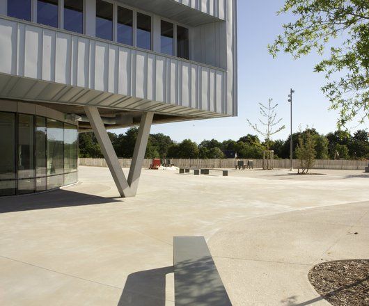 vue extérieure de la cour du lycée nort sur erdre