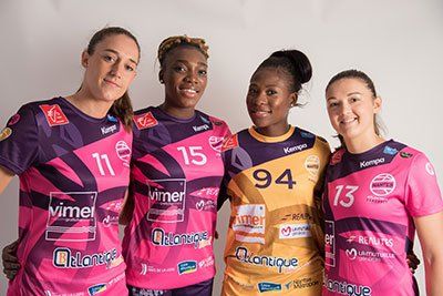 quatre joueuses du NAHB te de l'équipe de france handball