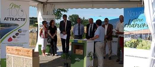 Pose de la 1re pierre du chantier de construction des nouvelles installations d'Hemp It, le 21 juillet dernier en présence des membres de la coopérative et des élus de la Région