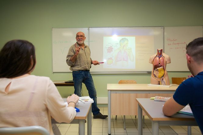 Vue d'une classe de cours, formation sanitaire et sociale