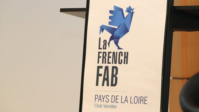 Photo d'un affichage : avec le logo La French Fab Pays de la Loire Club Vendée