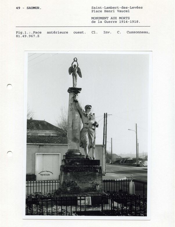 Monument aux morts de Saint-Lambert-des-Levées (Maine-et-Loire), cliché C. Cussonneau (1981).