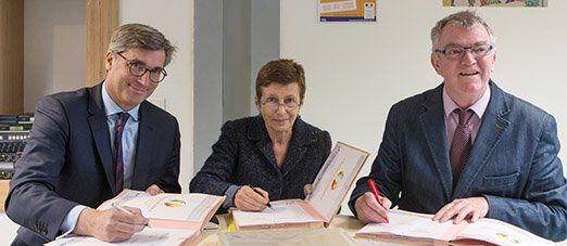 signature de la SRESS avec François Pinte, 1er vice‐président du conseil régional des Pays de la Loire, Nicole Klein, préfète de région des Pays de la Loire, et Alain Durand, président de la CRESS des Pays de la Loire