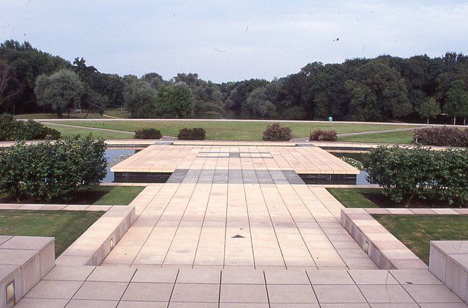 Vue des jardins de l'hôtel de région (2000)