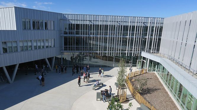 cour du lycée de Nort-sur-Erdre (44)