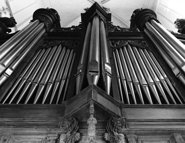 Cathédrale de Nantes. Vue en contre-plongée du grand orgue et de son buffet.