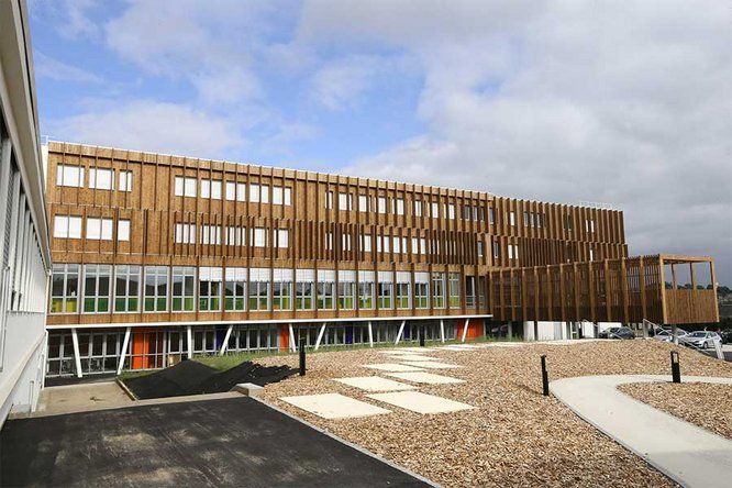 Photo du bâtiment du Lycée Général et Technologique Racan