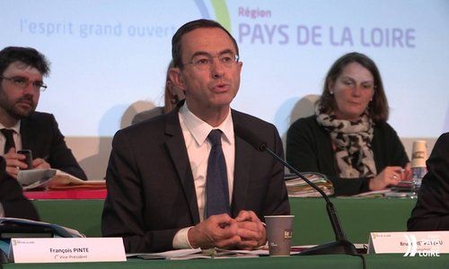 Séance du Conseil régional à Le Louroux Béconnais