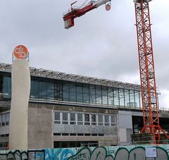 © chantier gare de nantes avec grue