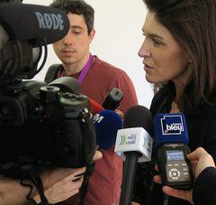 Christelle Morançais, présidente du Conseil régional des Pays de la Loire parle aux médias