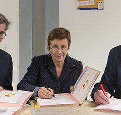 signature de la SRESS avec François Pinte, 1er vice‐président du conseil régional des Pays de la Loire, Nicole Klein, préfète de région des Pays de la Loire, et Alain Durand, président de la CRESS des Pays de la Loire